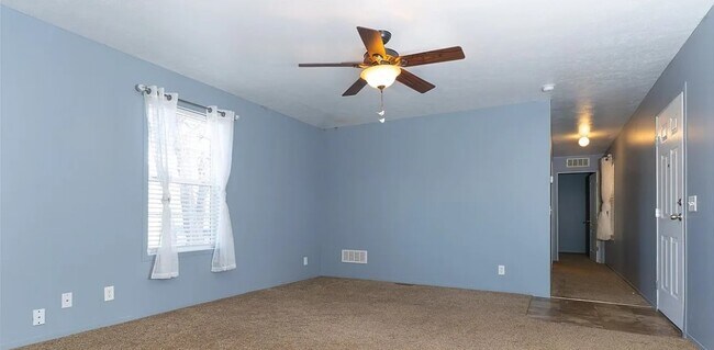 Building Photo - 6 Northglen Dr