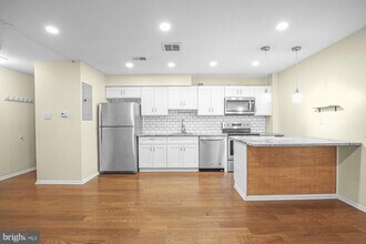 Building Photo - 306 W Wildey St