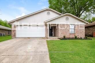 Building Photo - 623 Allencrest Dr