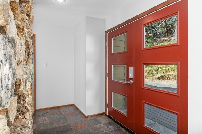 Foto del edificio - 1801 Wagon Trail Dr