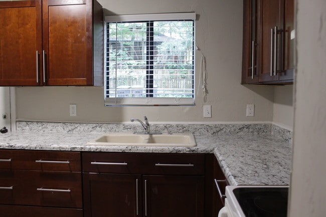 Building Photo - 1356 Linda Ann Dr