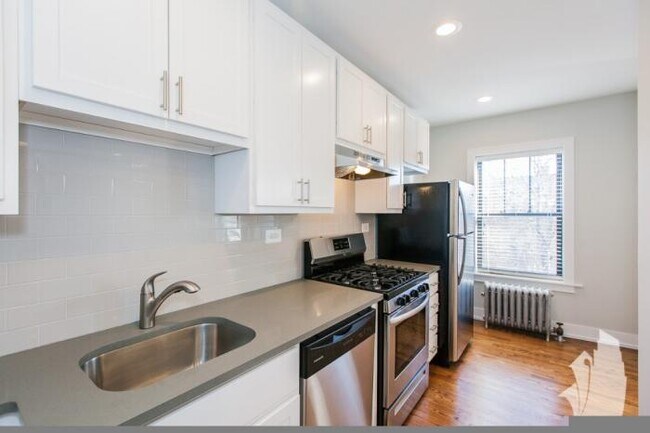 Foto del edificio - 0 bedroom in Chicago IL 60640