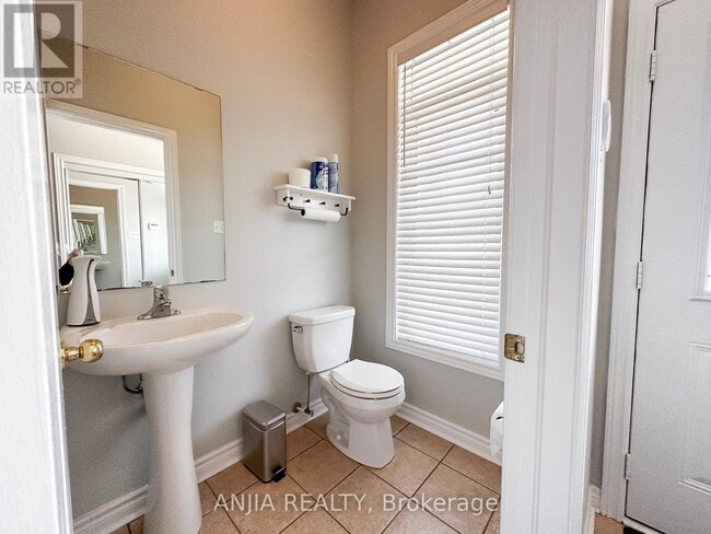 Building Photo - 21 Fitzroy Ave