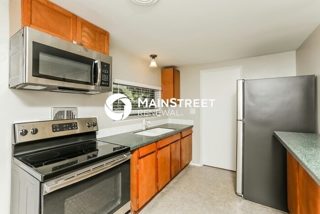 Building Photo - 4 Bedroom Pet-Friendly Home in Edgewood, FL with Main Street Renewal