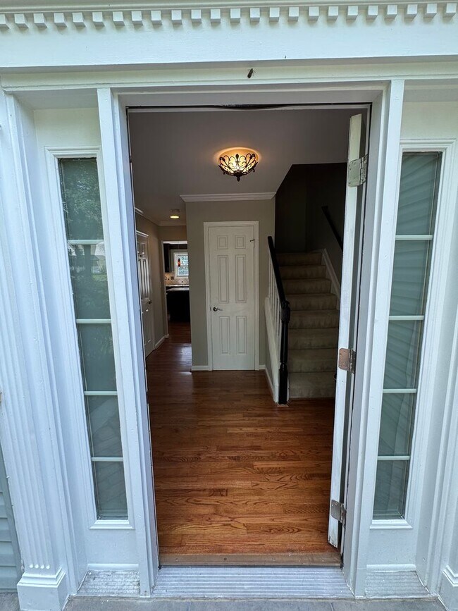 Foto del edificio - Lovely and Spacious 3 Bedroom 2.5 Bathroom...
