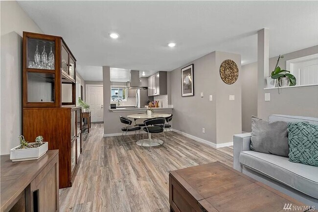 Foto del edificio - Newly Remodeled 4bd/3ba Home in Quiet Madi...