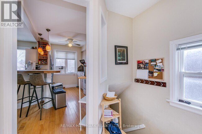 Photo du bâtiment - 96 Hertle Ave