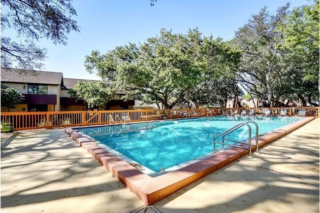 Foto del edificio - Waterfront Paradise - Fully Furnished Town...