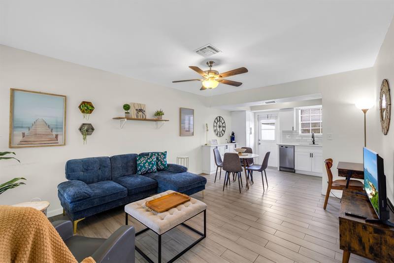 Primary Photo - 1286 NE 45th St