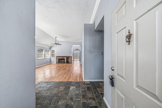 Building Photo - 15974 Oak Mountain Dr