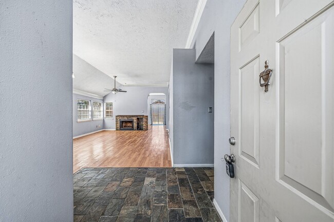 Foto del edificio - 15974 Oak Mountain Dr