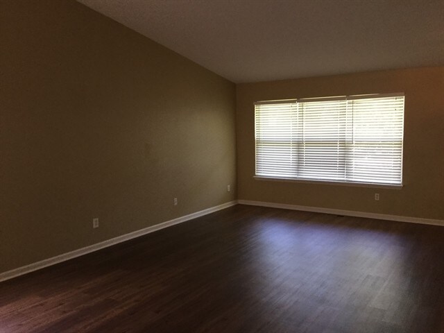 Foto del edificio - 14 Wooded Ridge Drive