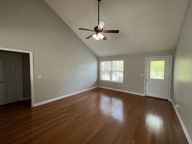 Building Photo - Nice 3 BR 2 Bath on Gold Valley - Minutes ...