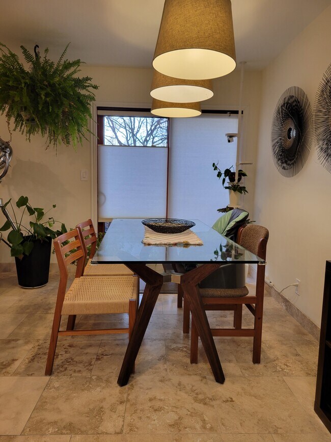 Foto del edificio - 1042 Rockhurst Dr