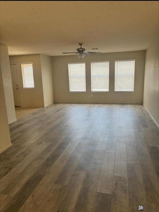Foto del edificio - 11269 E 27th St