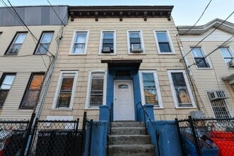 Building Photo - 531 28th St