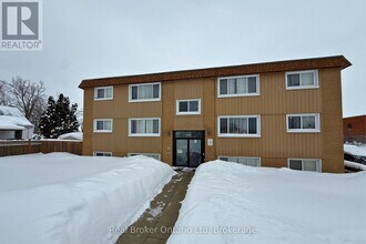 Building Photo - 316 Peter St N