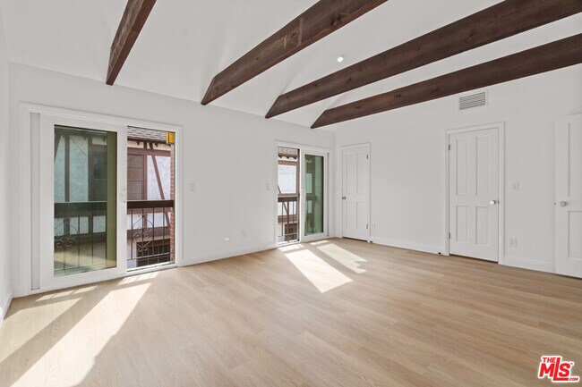 Building Photo - 2541 Stoner Ave