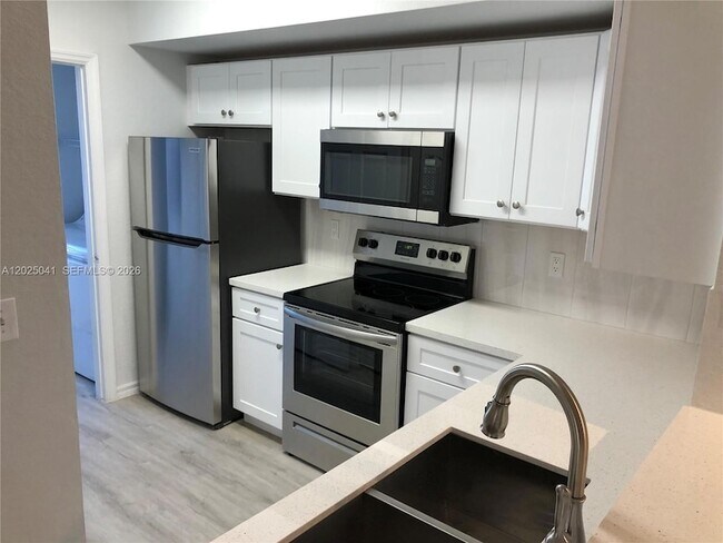Foto del edificio - 2544 Centergate Dr