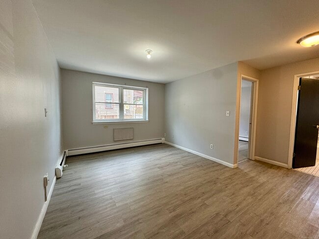 Building Photo - 145 Cowles St