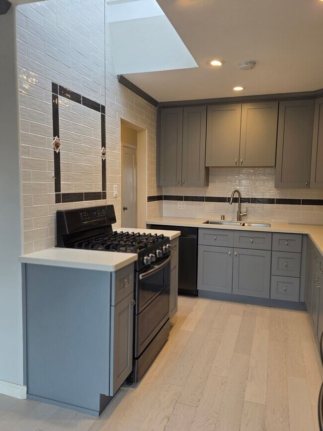 Foto del edificio - Remodeled Home 2 Blocks from Ocean Beach