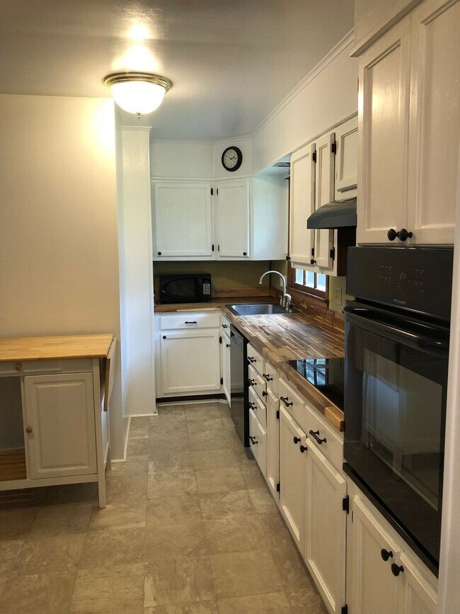 Foto del edificio - 1606 Daniels Run Rd NE