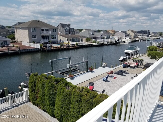 Foto del edificio - 1877 Compass Ct