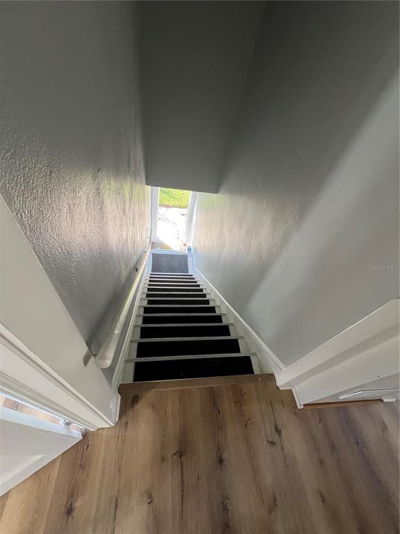 Building Photo - 713 Davis St