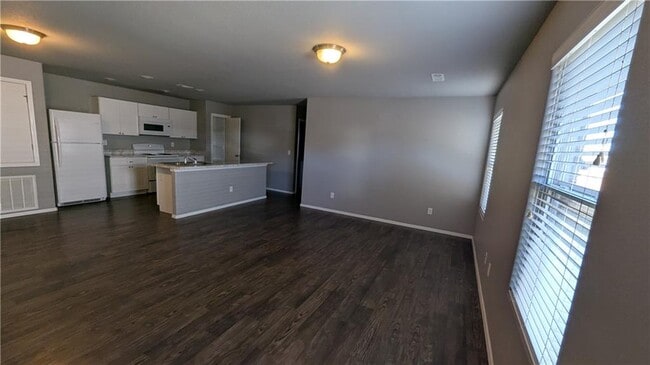 Building Photo - 228 E Anabranch Ct