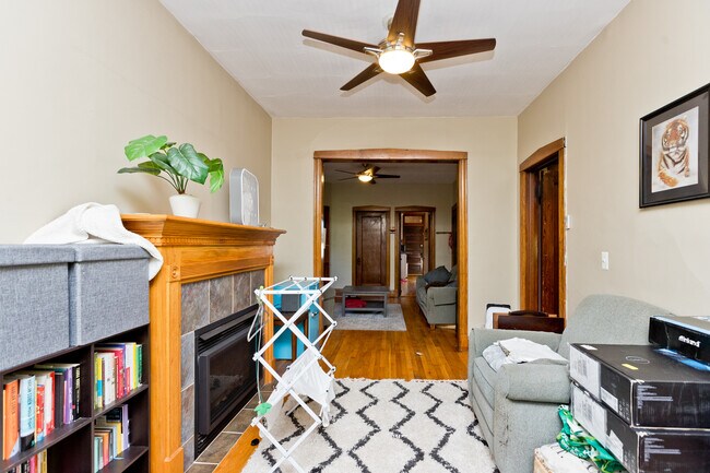 Foto del edificio - 3746 N Hermitage Ave