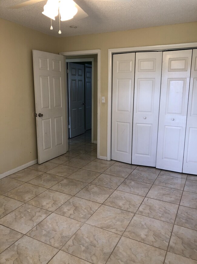 Foto del edificio - 2842 Upcohall Ave