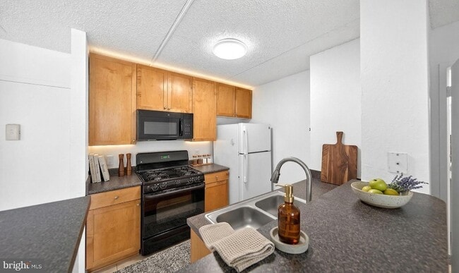 Photo - 60 S Van Dorn St Apartment