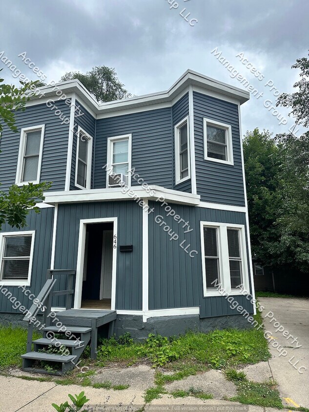 Primary Photo - Close to Bridge St NW 3 Bedroom Duplex