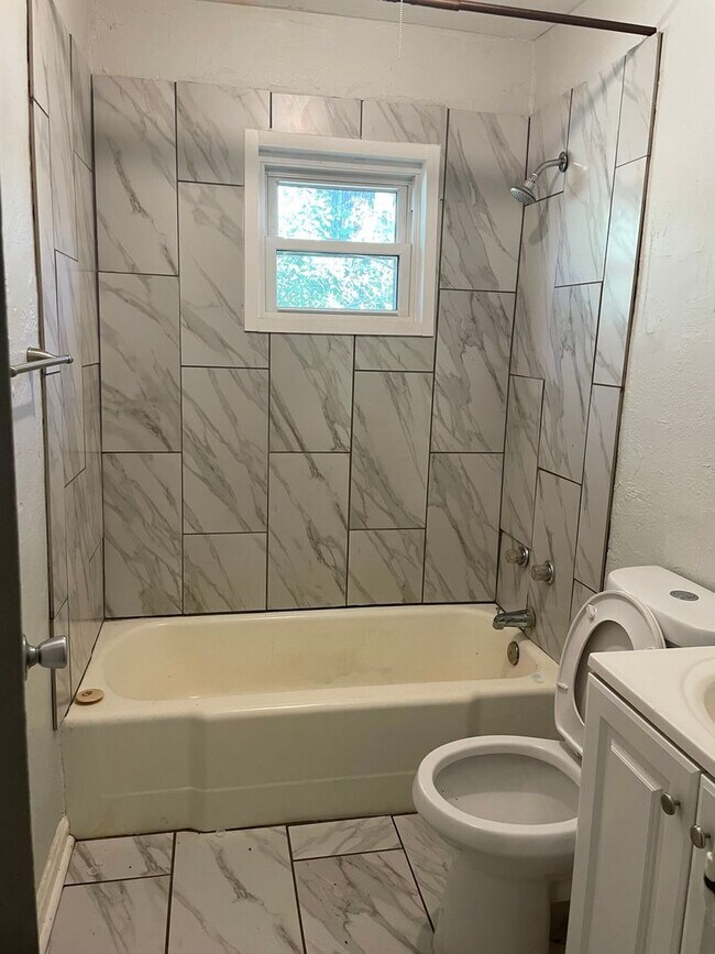 Foto del edificio - 5317 Lee Ave