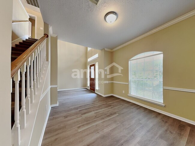 Foto del edificio - 11911 Lakewood Hills Dr