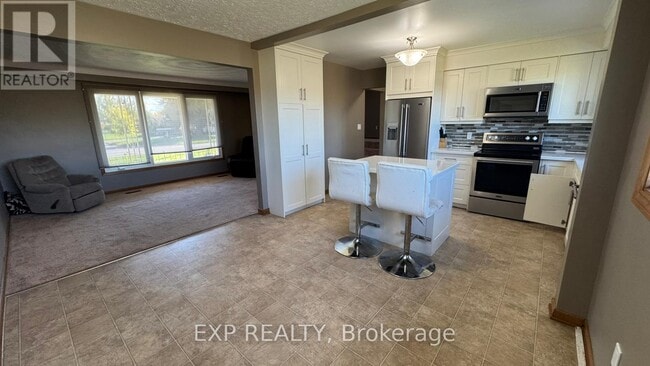 Building Photo - 50 Sunnylea Dr