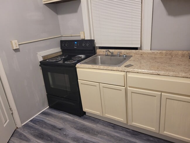 Kitchen - 4103 Aspen St