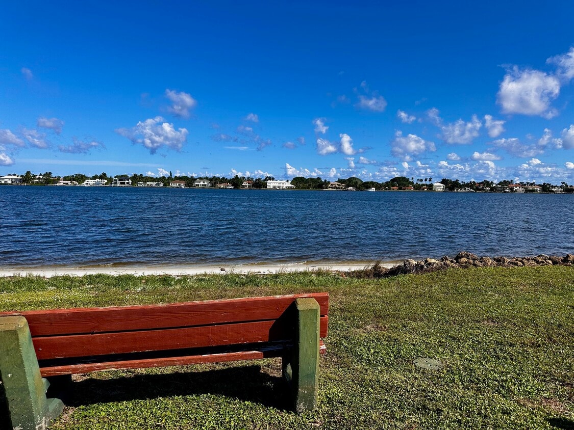 Foto del edificio - 107 Half Moon Cir