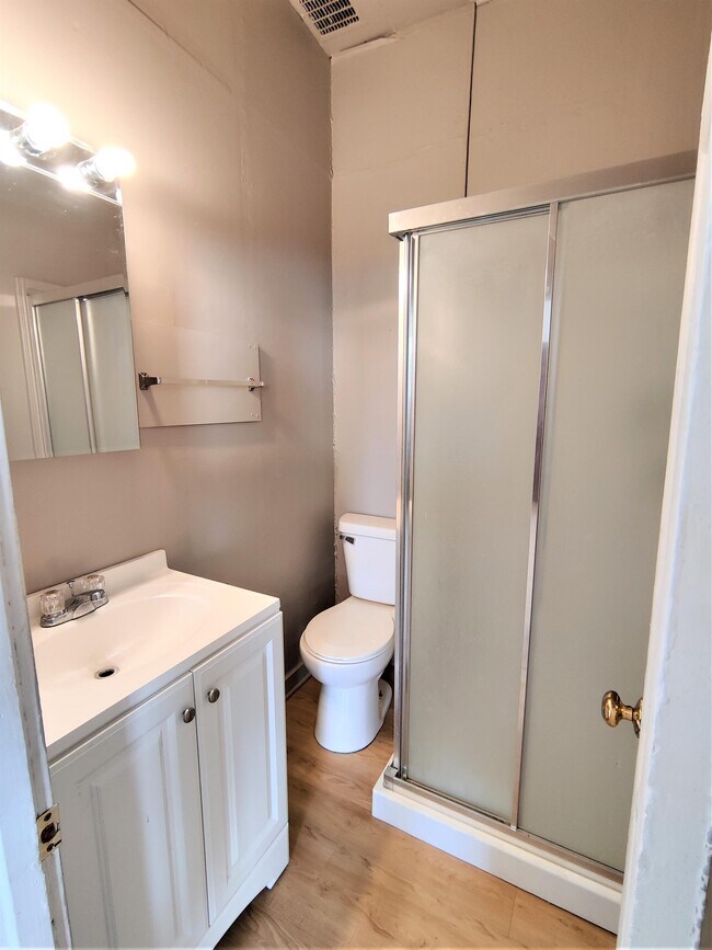 Building Photo - 28 E Railroad St