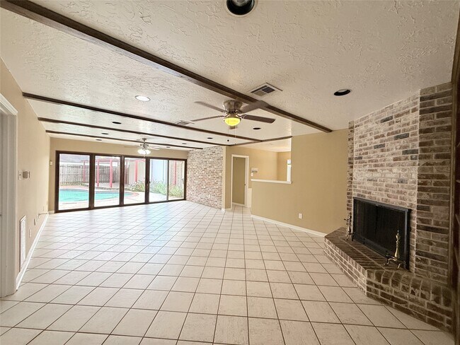 Foto del edificio - 9231 Stroud Dr