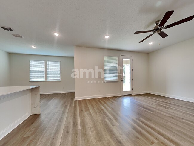 Foto del edificio - 11632 Hillside Dr