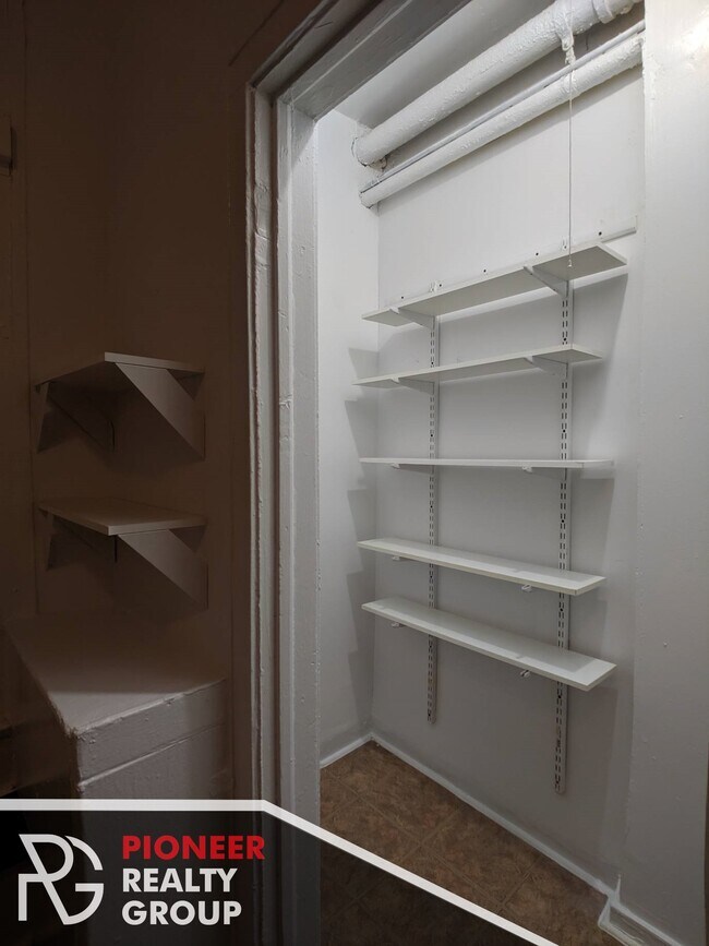 Foto del edificio - 2327 N Spaulding Ave