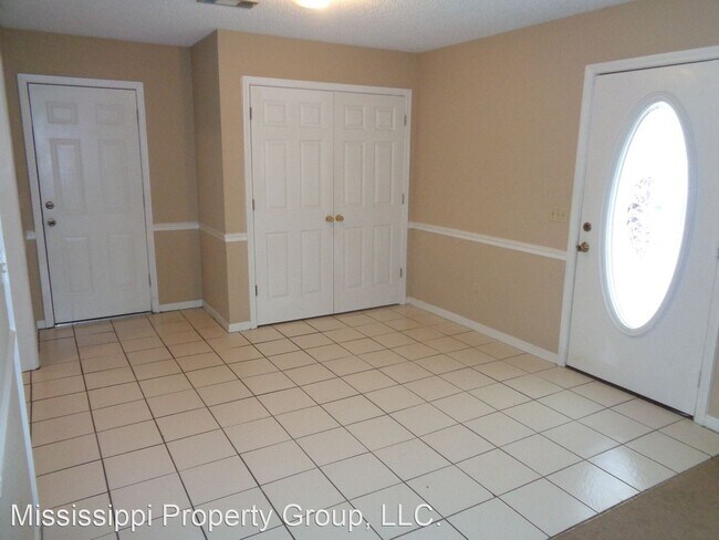 Building Photo - 3 br, 3 bath House - 1008 Creekside Place