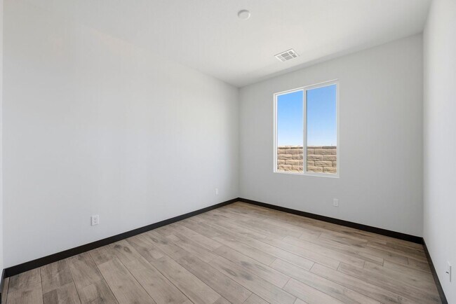 Building Photo - 5170 N Jeffers Ave