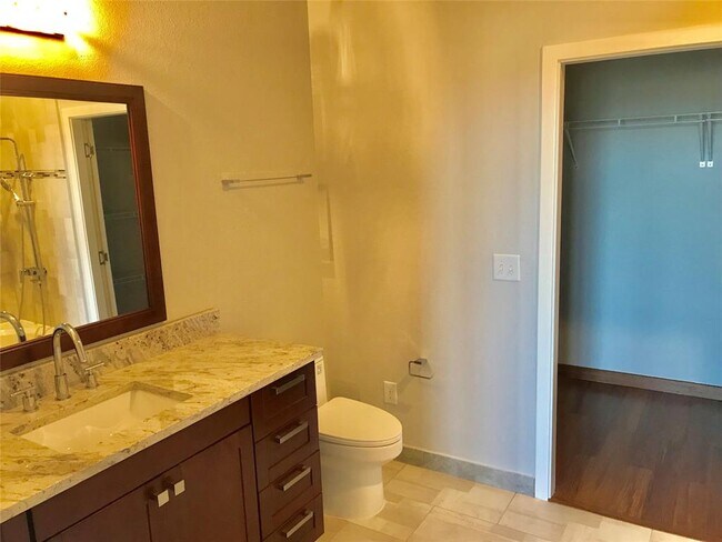 Foto del edificio - 1220 W Trinity Mills Rd