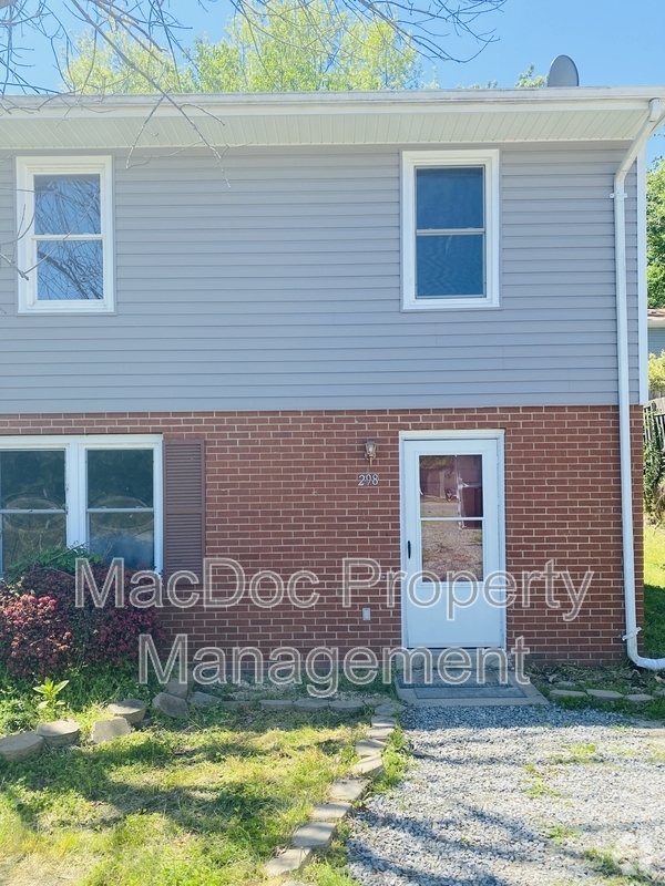Building Photo - 298 Red Oak Dr