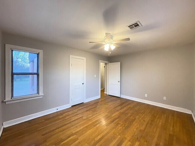 Building Photo - *Move In Special* 1/2 off Full Months Rent...