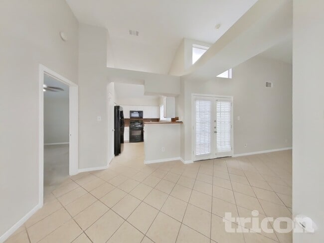 Building Photo - 6615 Laurel Glen Dr