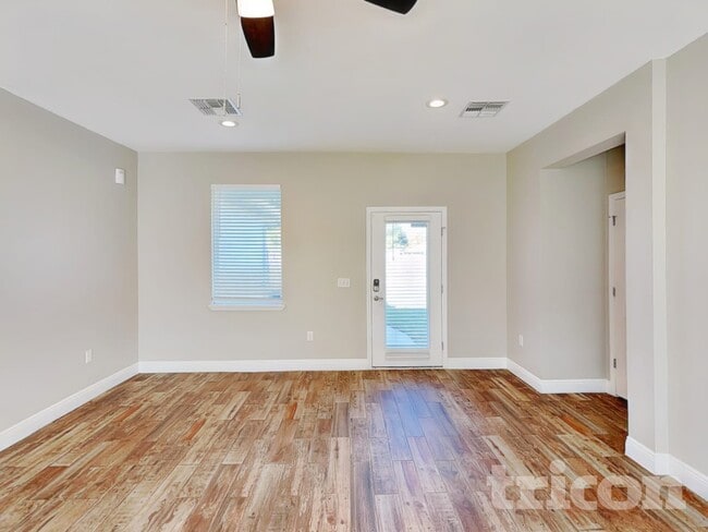 Building Photo - 3321 Buttonwood Ave