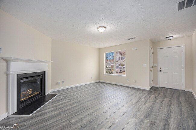 Foto del edificio - 429 Village Bluff Dr